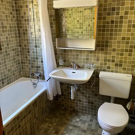 Claire Domek alpejski